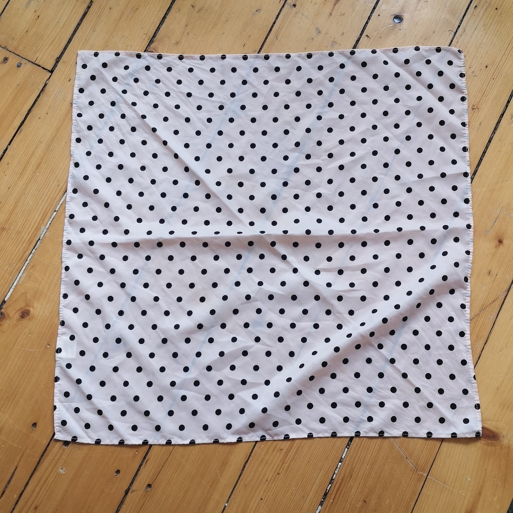Retro polka dot kerchief